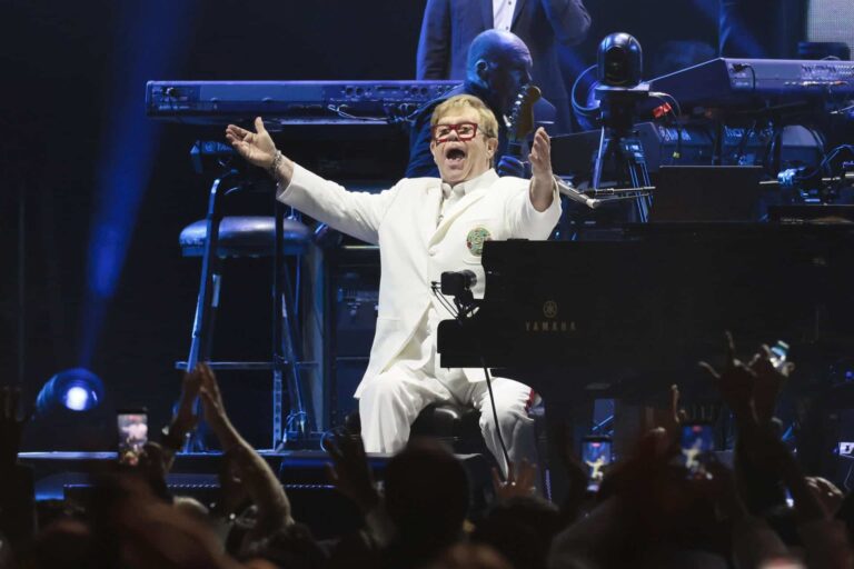 Rematan boletos para ver a Elton John hasta con 80% de descuento