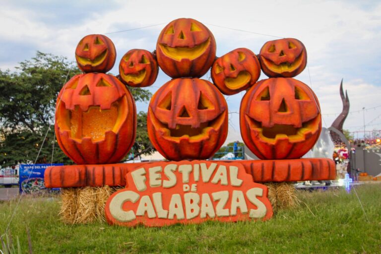Adultos mayores de DIF Cortazar disfrutan una jornada especial en el Festival de Calabaza
